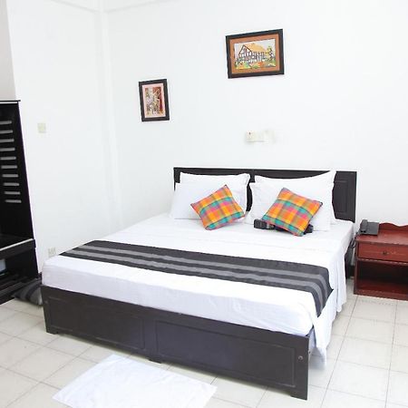 Hotel Nathaliya Katunayaka Bagian luar foto