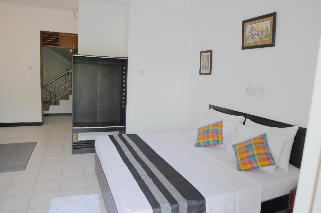 Hotel Nathaliya Katunayaka Bagian luar foto
