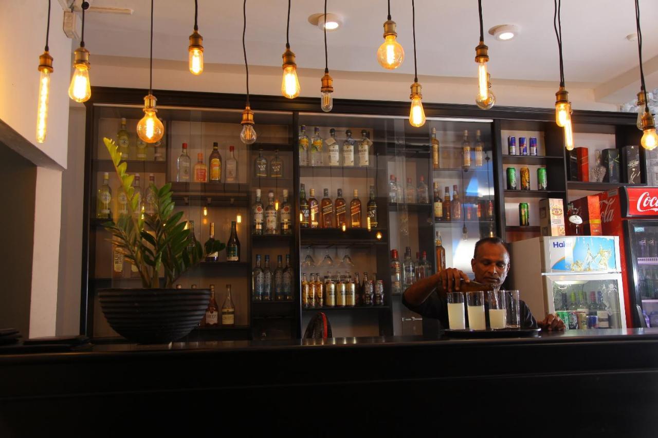 Hotel Nathaliya Katunayaka Bagian luar foto
