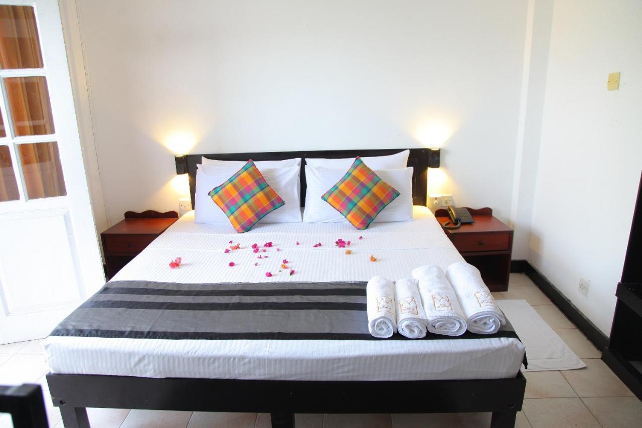 Hotel Nathaliya Katunayaka Bagian luar foto