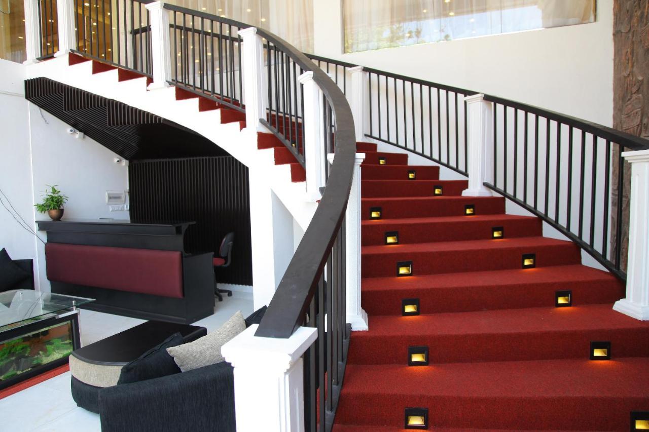 Hotel Nathaliya Katunayaka Bagian luar foto