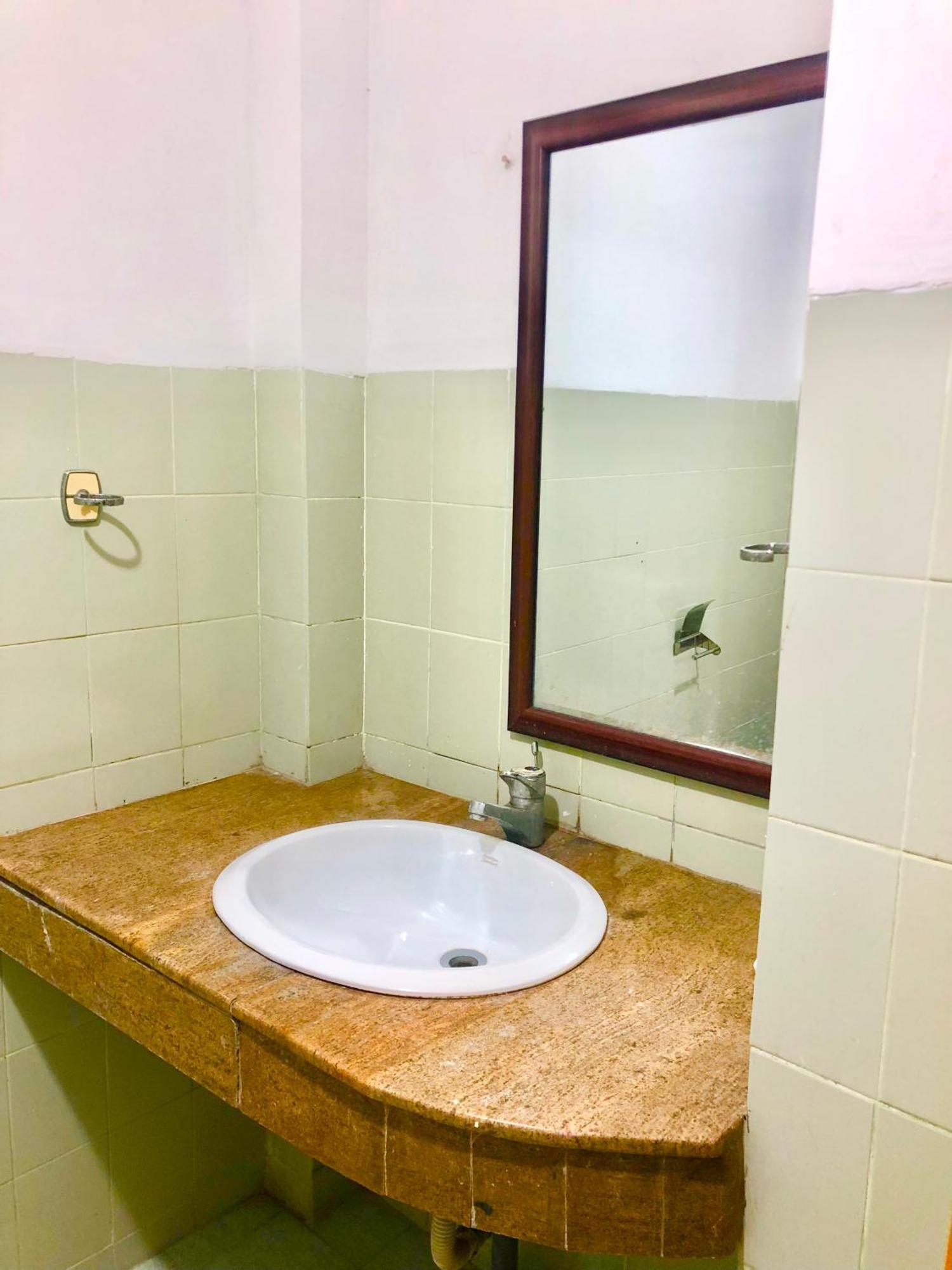 Hotel Nathaliya Katunayaka Bagian luar foto
