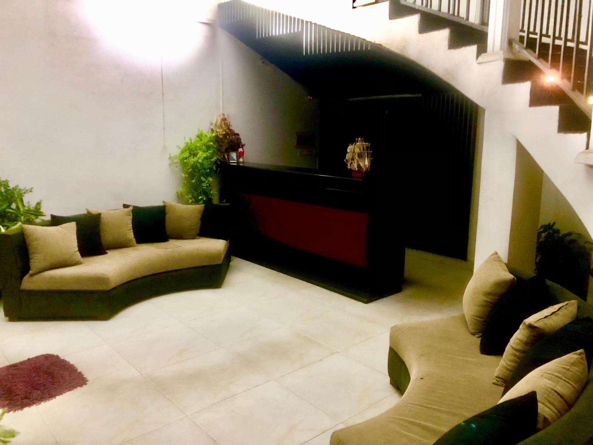 Hotel Nathaliya Katunayaka Bagian luar foto
