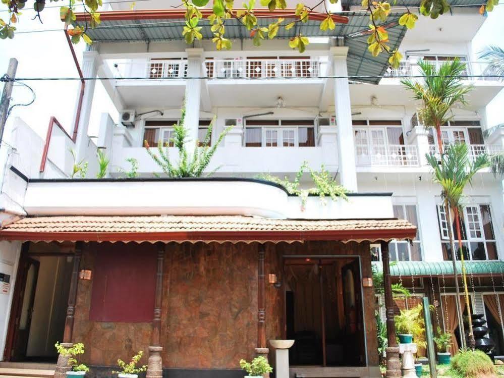 Hotel Nathaliya Katunayaka Bagian luar foto